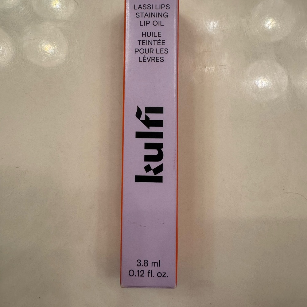 Kulfi Lassi Lips Staining Lip Oil - Guava - Picture 2 of 3